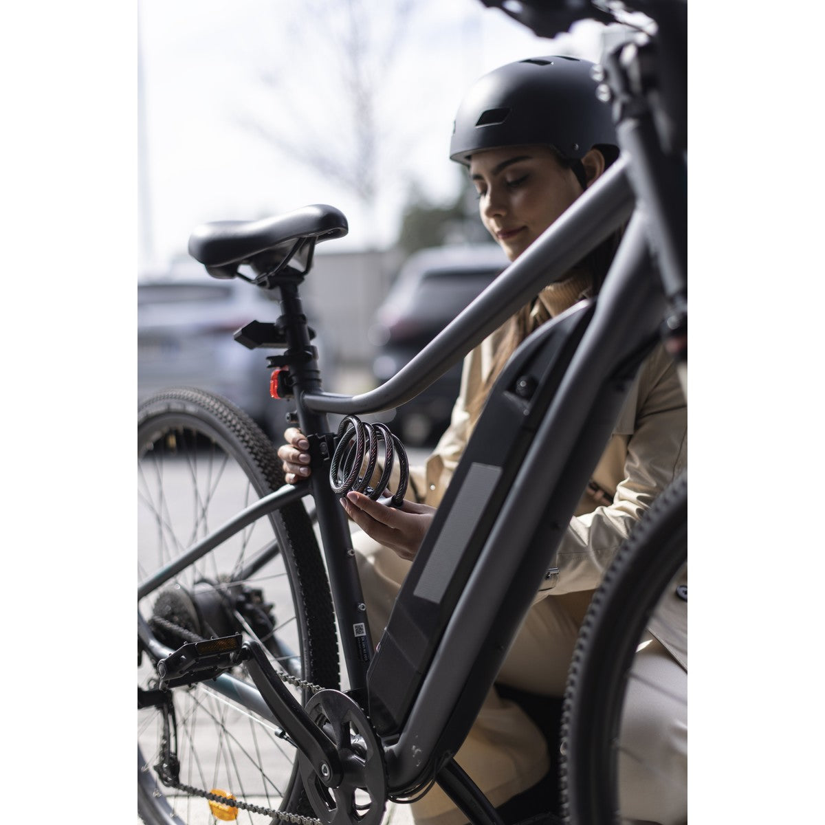 Lock with mounting bracket