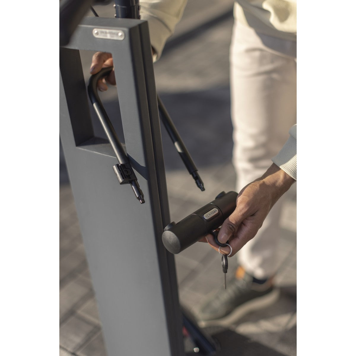 U-lock with mounting bracket